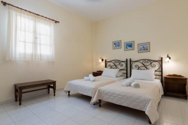 Sardis Rooms Kímolos Exterior foto