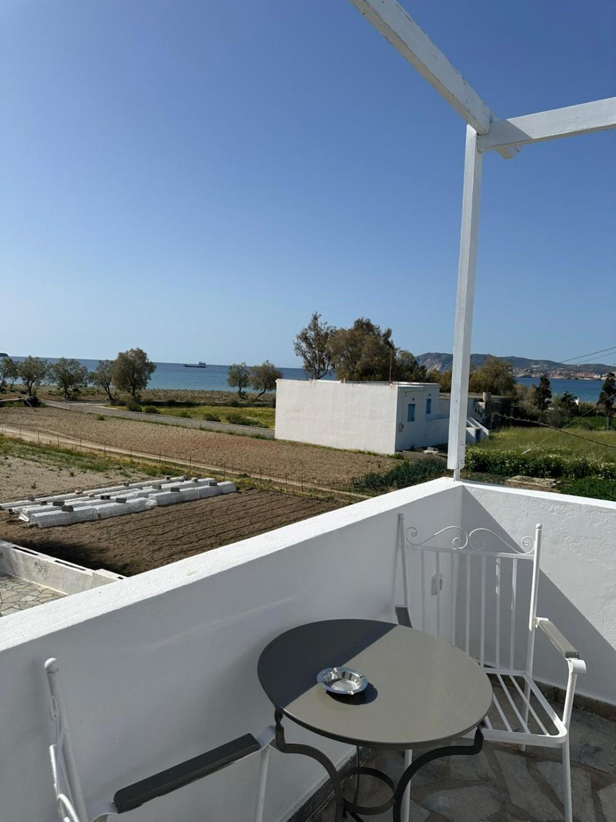 Sardis Rooms Kímolos Exterior foto