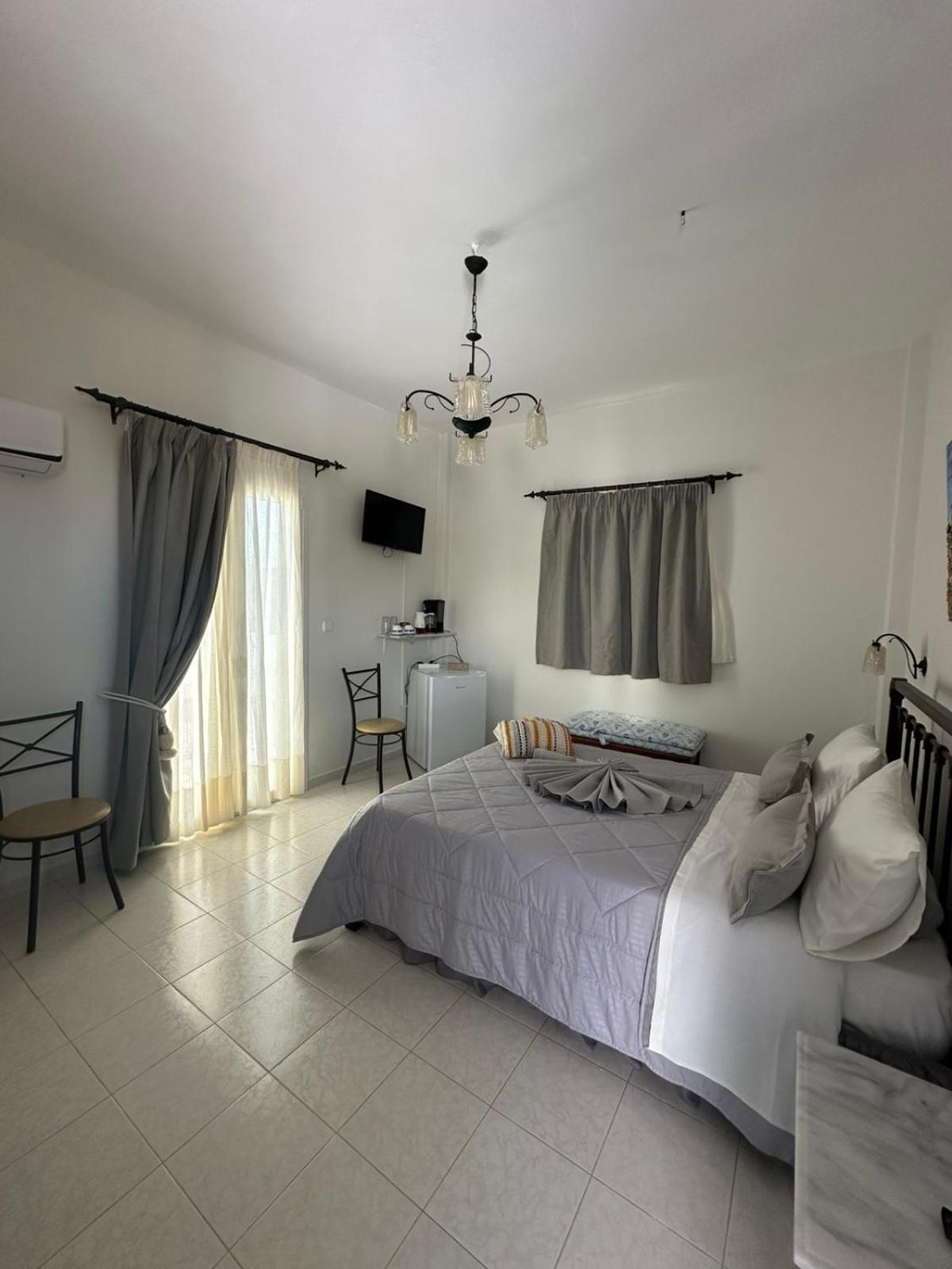 Sardis Rooms Kímolos Exterior foto